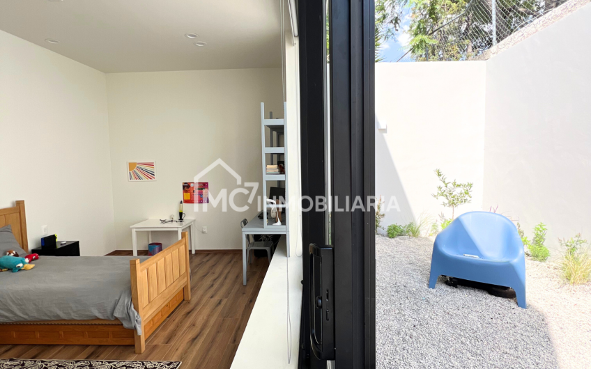 Casa de autor en venta en Juriquilla – Villas del Mesón  