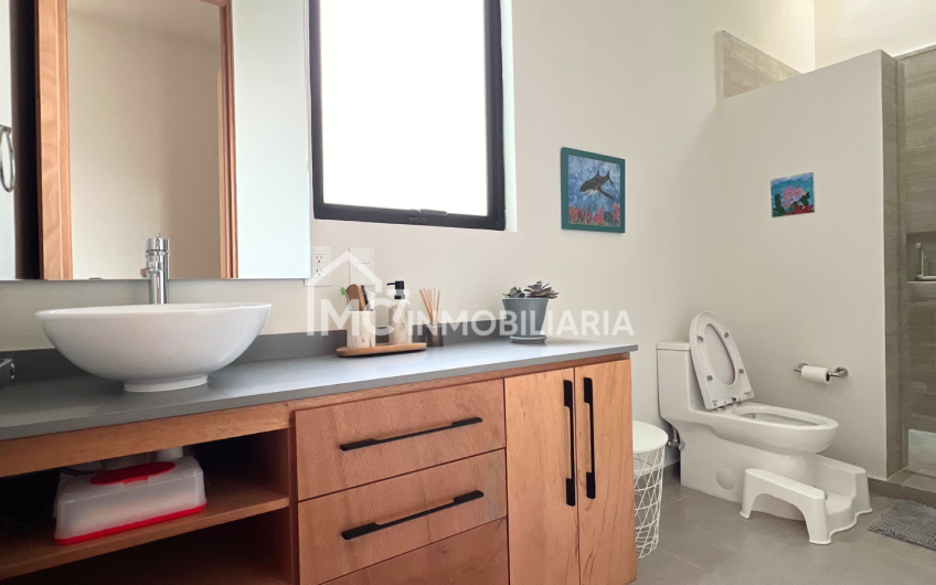 Casa de autor en venta en Juriquilla – Villas del Mesón  