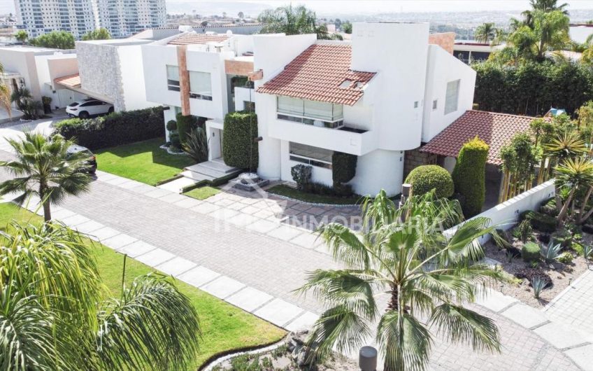 Casa en Balcones Juriquilla con Alberca