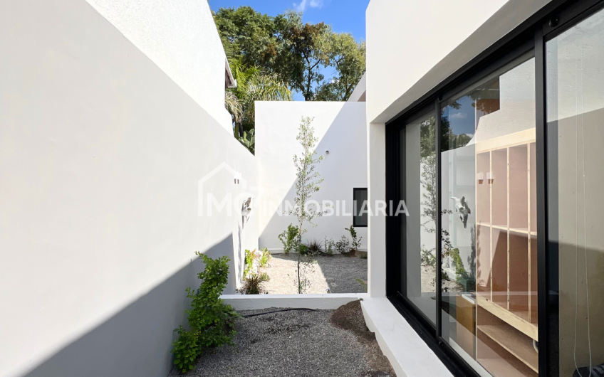 Casa de autor en venta en Juriquilla – Villas del Mesón  