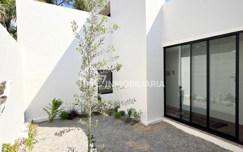 Casa de autor en venta en Juriquilla – Villas del Mesón  