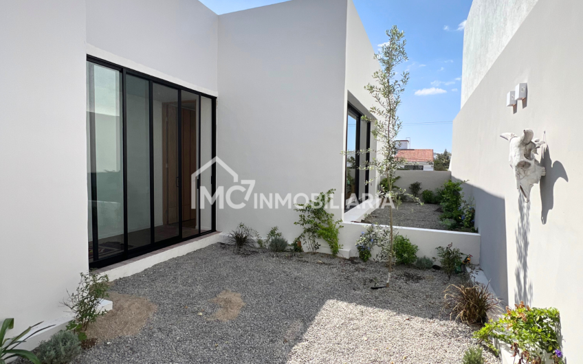 Casa de autor en venta en Juriquilla – Villas del Mesón  