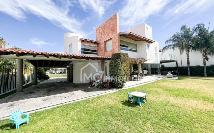 Casa en Balcones Juriquilla con Alberca