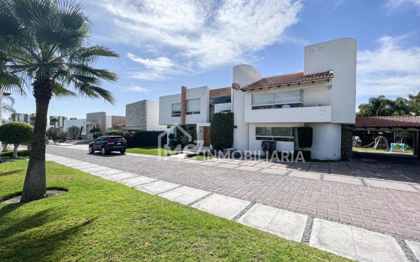 Casa en Balcones Juriquilla con Alberca