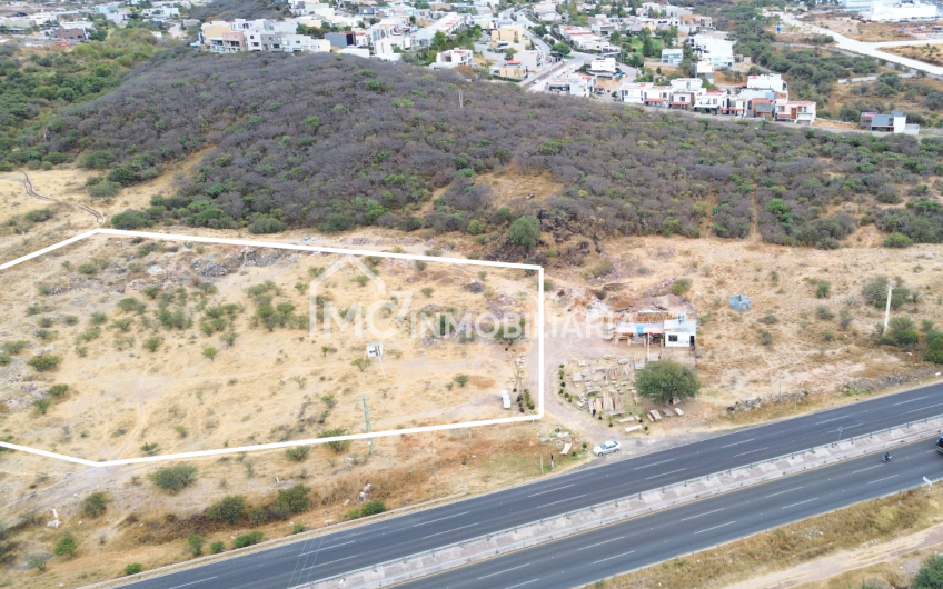 Terreno comercial sobre Fray Junípero Serra