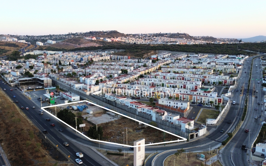 Terreno sobre Fray Junípero Serra frente Altozano