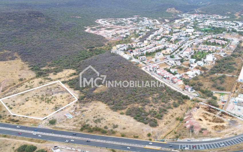 Terreno comercial sobre Fray Junípero Serra