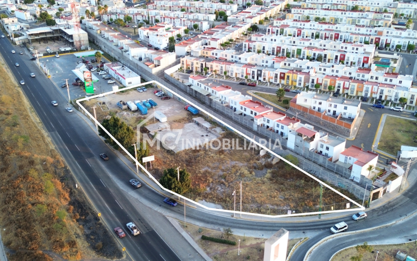 Terreno sobre Fray Junípero Serra frente Altozano