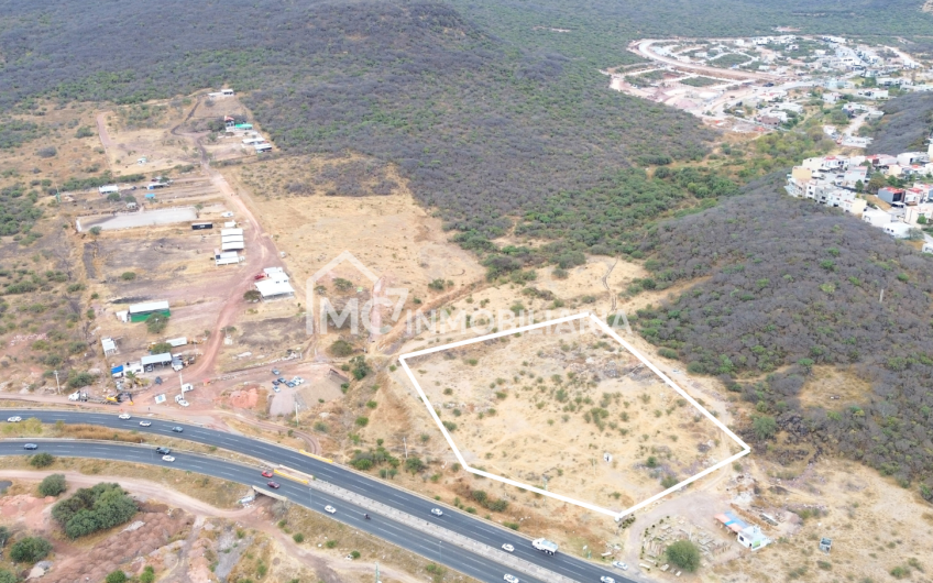 Terreno comercial sobre Fray Junípero Serra
