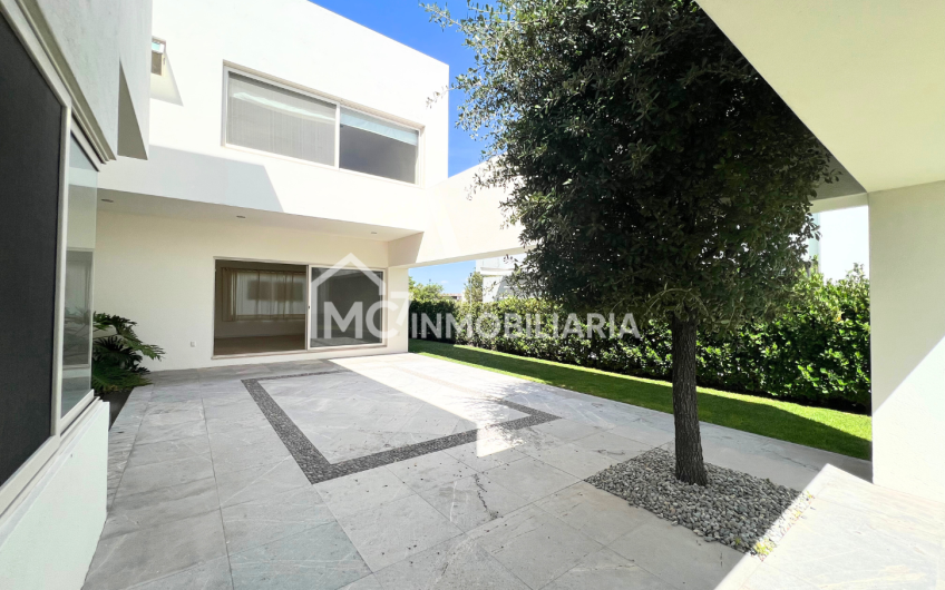 Casa en el Campanario en VENTA y RENTA