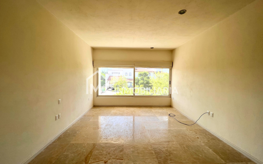 Casa en el Campanario en VENTA y RENTA