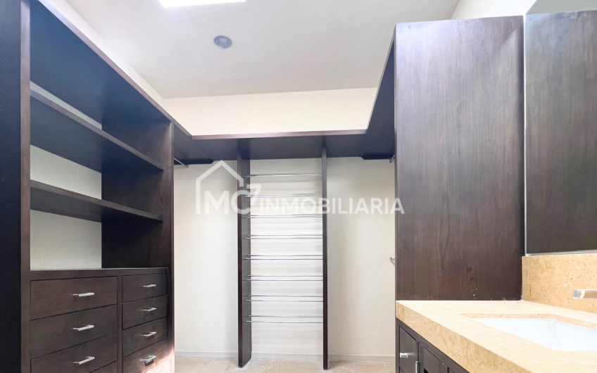 Casa en el Campanario en VENTA y RENTA