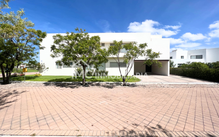 Casa en el Campanario en VENTA y RENTA