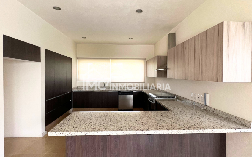 Casa en el Campanario en VENTA y RENTA