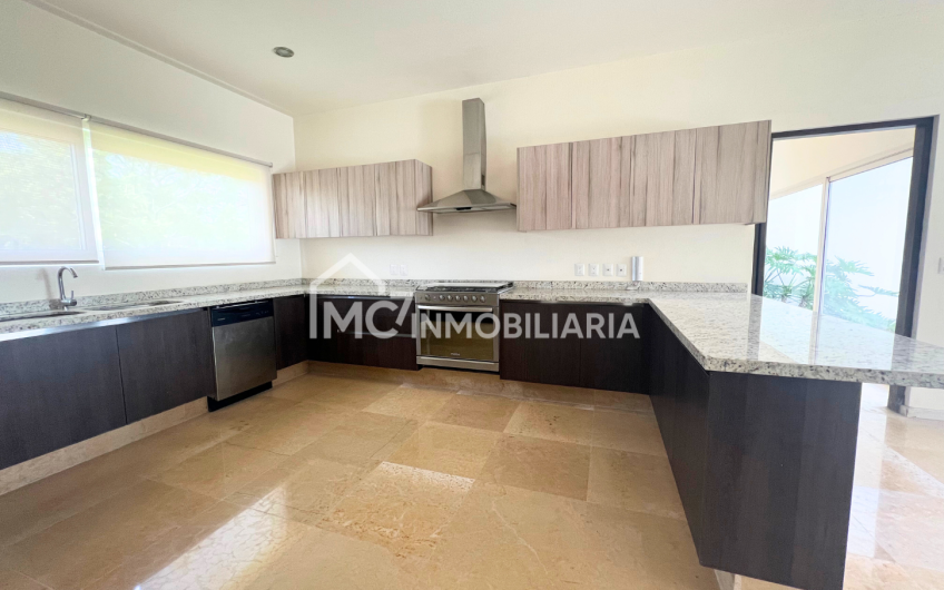 Casa en el Campanario en VENTA y RENTA