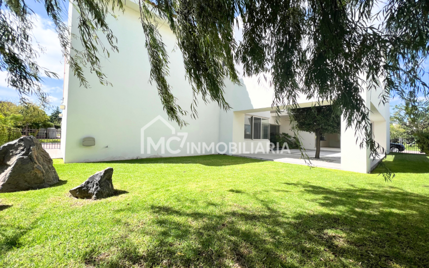Casa en el Campanario en VENTA y RENTA