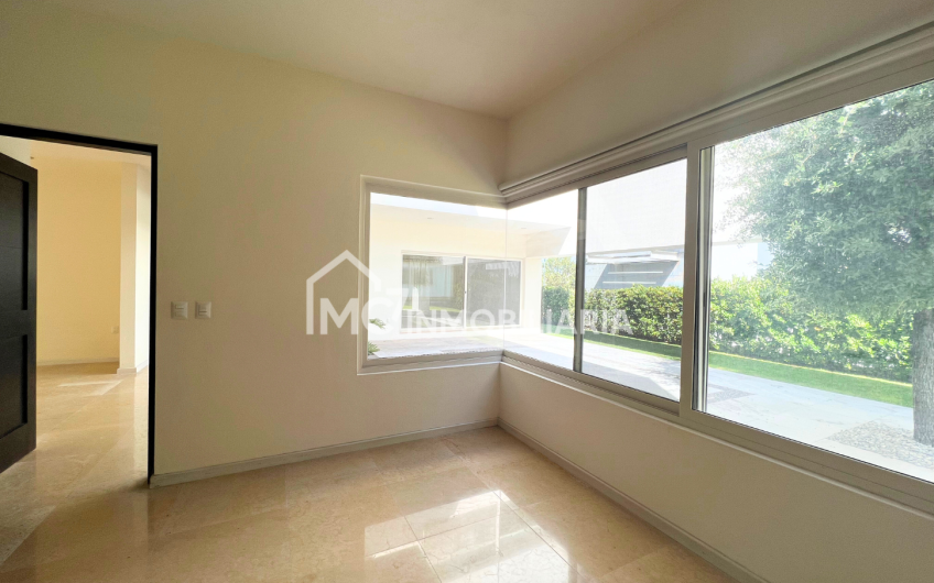 Casa en el Campanario en VENTA y RENTA
