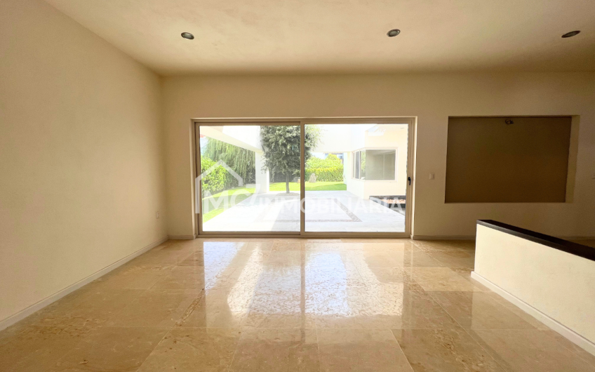 Casa en el Campanario en VENTA y RENTA